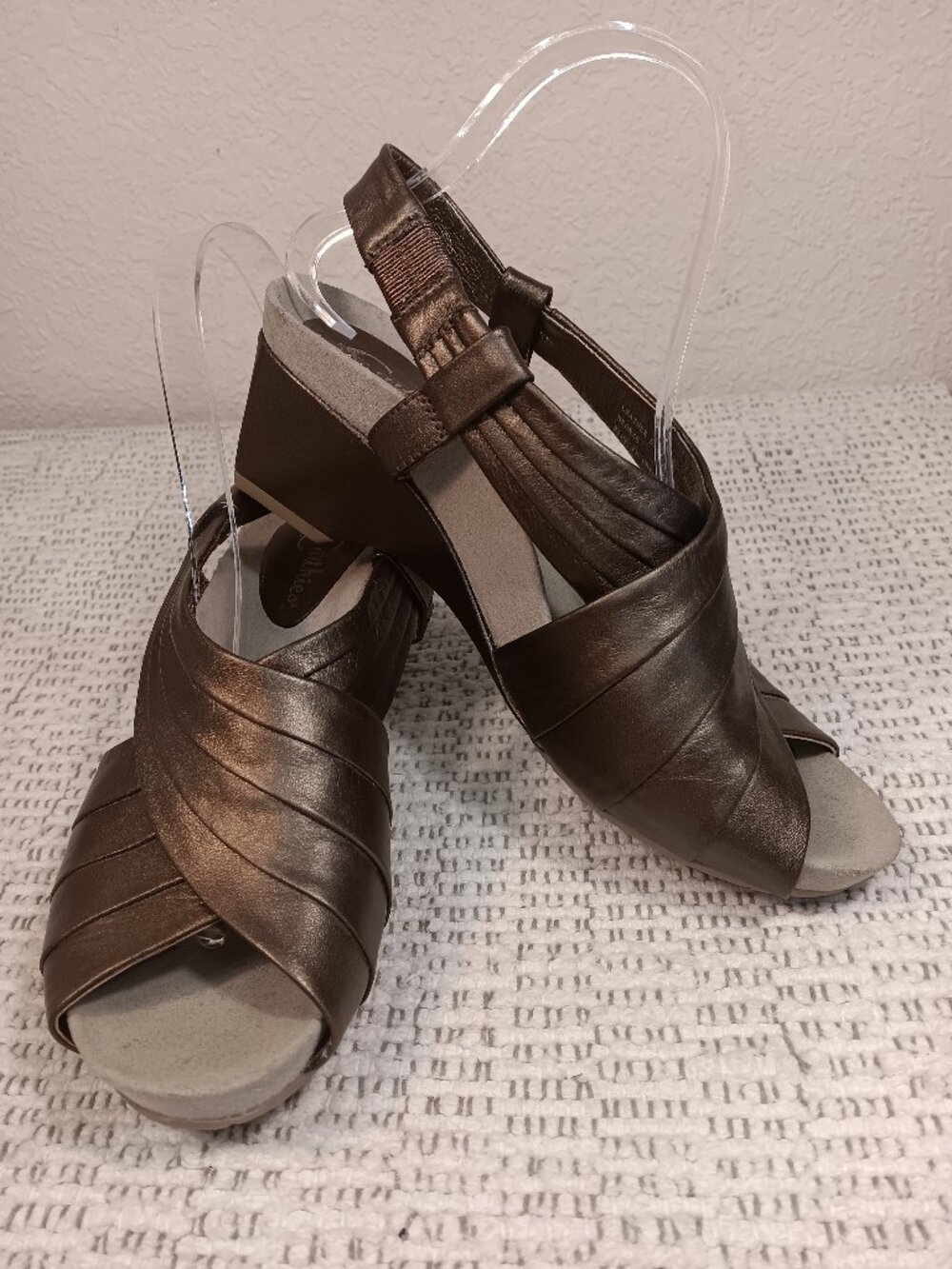 Earthies Women's 'Sonoma' Bronze Leather Pleated Accent Sandals Heels sz 8.5 B
